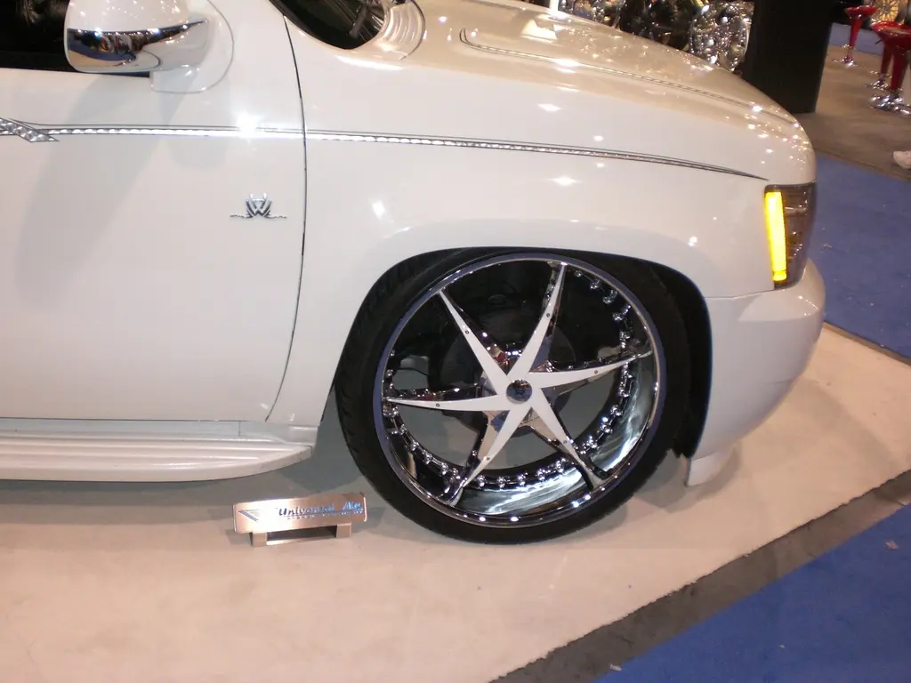 [30-101221] Chevy Suburban 1500 2007-2019 Bag & Bracket Kit (22", None)