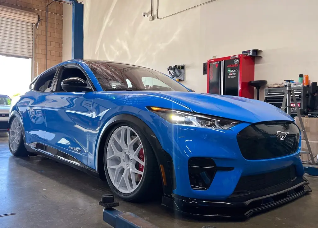 [30-101453] Ford Mustang Mach E 2022-2024 Mag Ride Bag & Bracket Kit (None)