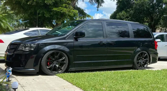 [21-100305] Dodge Grand Caravan 2008-2020 Solution Series (None)